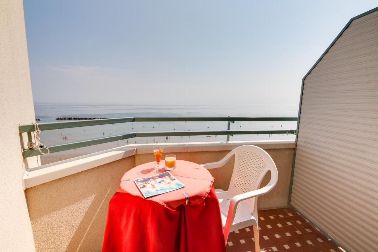 Hotel Majestic Bellaria-Igea Marina Exterior foto