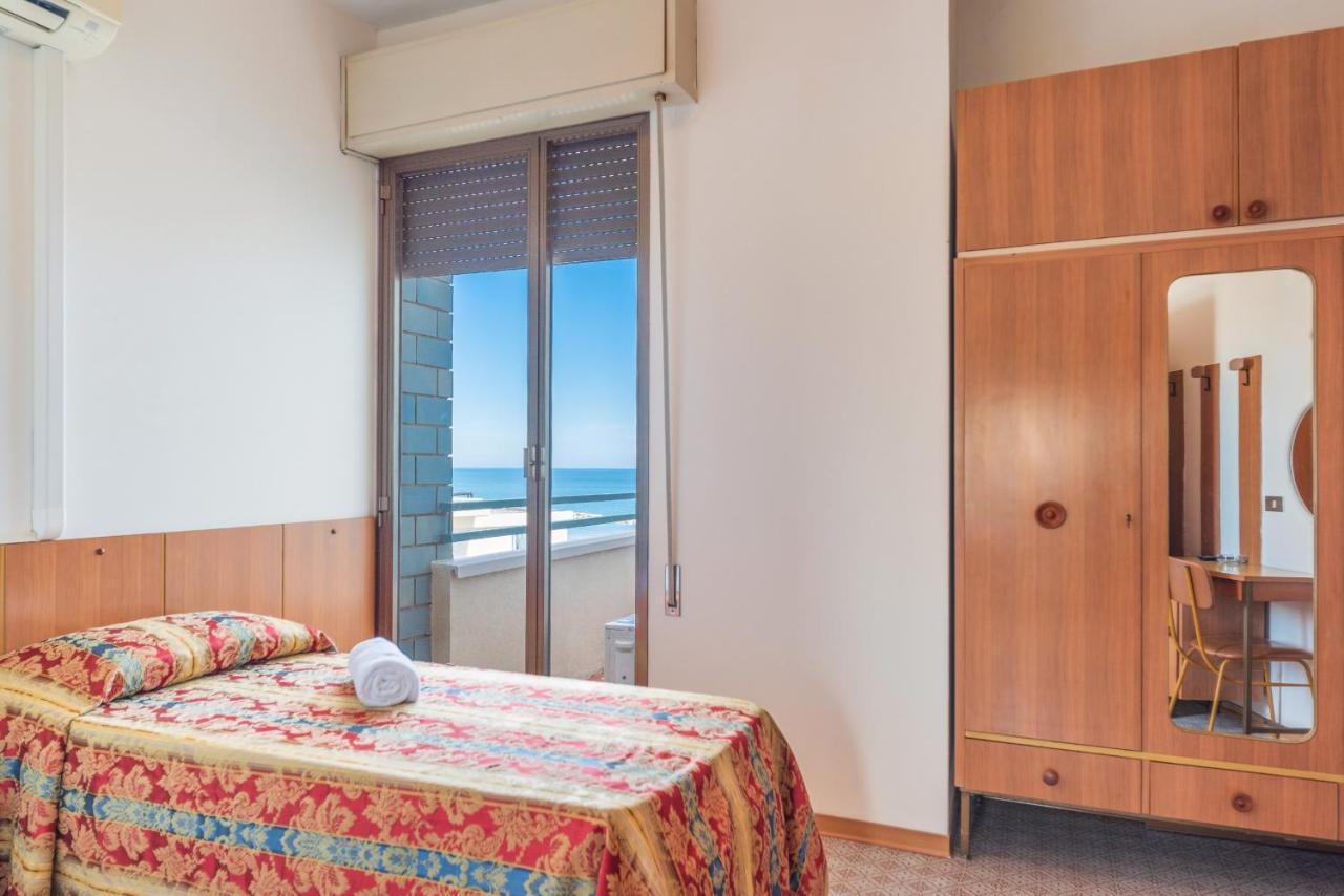 Hotel Majestic Bellaria-Igea Marina Exterior foto